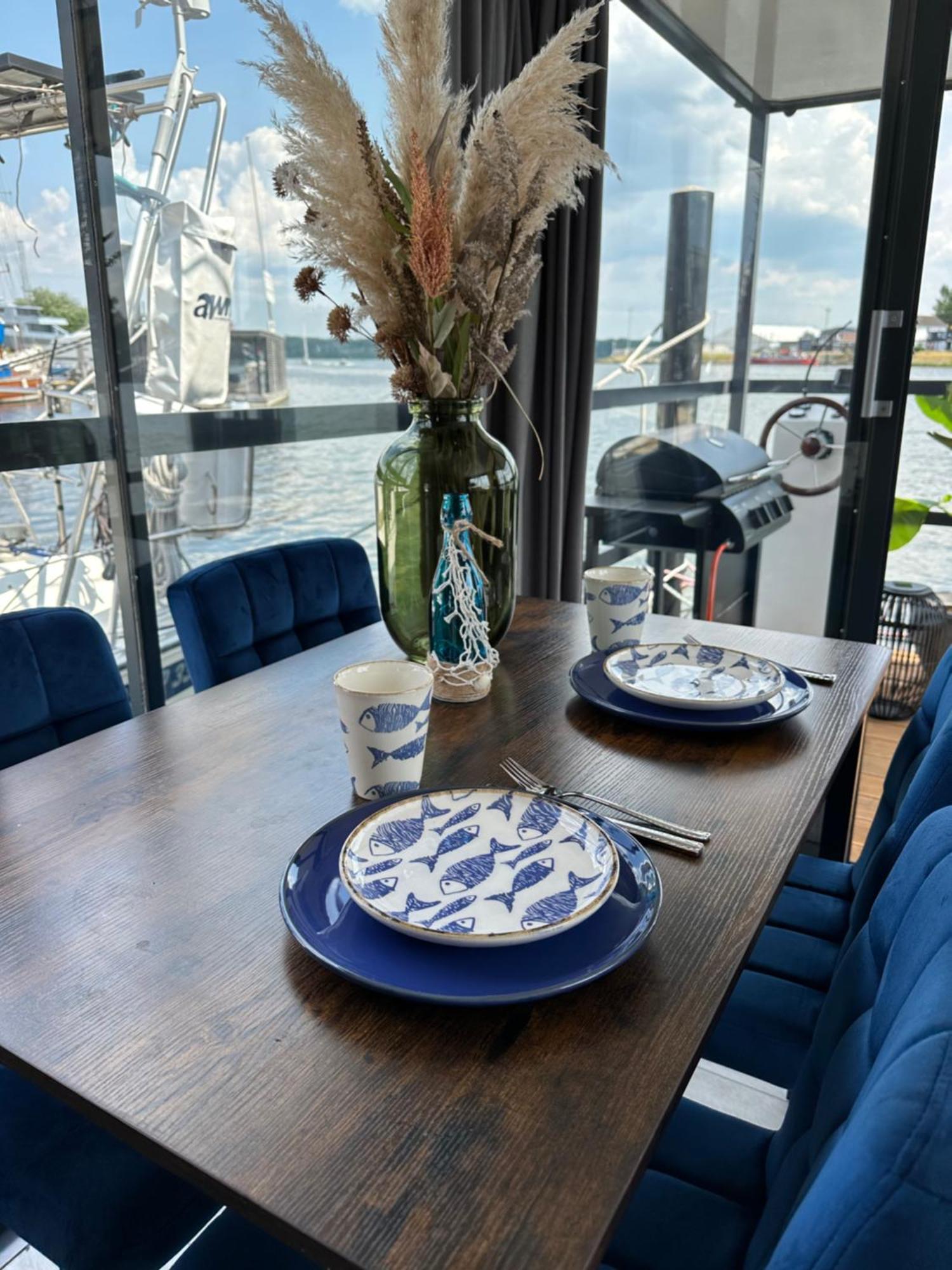 Premium Hausboot Trave Traum Apartment Lubeck Exterior photo